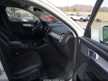 Volvo XC40 Crossover 2.0 T5 247KM 2020 Volvo XC 40 T5 Momentum 2020 2.0 Benzyna 248KM, zdjęcie 9