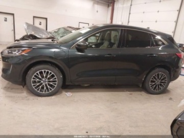 Ford Escape III 2022 Ford Escape Sel Plug-In Hybrid 2022 2.5 Hybryda 165KM, zdjęcie 2