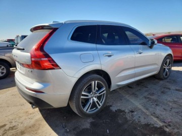 Volvo XC60 II 2021 Volvo XC 60 T5 Momentum 2021 2.0L 2.0 Benzyna 250KM, zdjęcie 3