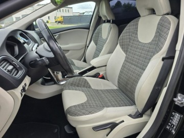 Volvo V40 II Hatchback Facelifting 2.0 D3 150KM 2016 Volvo V40 led RDesign Bezwypadkowy, zdjęcie 9
