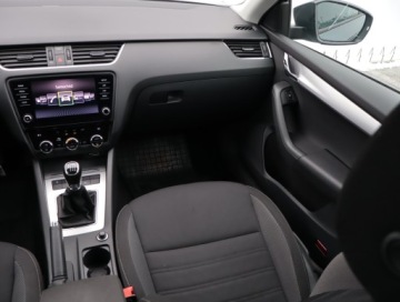 Skoda Octavia III Liftback Facelifting 1.5 TSI ACT 150KM 2019 Skoda Octavia 1.5 TSI, Salon Polska, Klima, zdjęcie 7