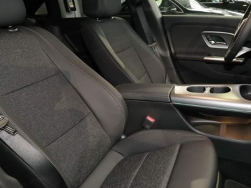 Mercedes CLA C118/X118 2025 MERCEDES-BENZ CLA 200 Progressive Sedan 1.5 (163KM) 2025, zdjęcie 7