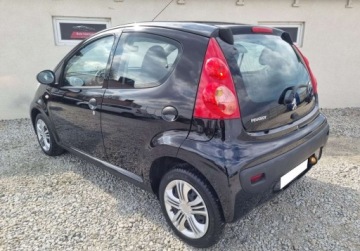 Peugeot 107 Hatchback 5d 1.0 12V 68KM 2010 Peugeot 107 Miejskie Auto 1.0 Benzyna ZADBANE Niski Przebieg SERWIS Black, zdjęcie 1