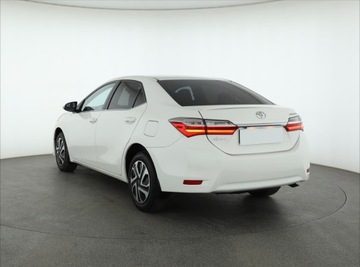 Toyota Corolla XI Sedan Facelifting 1,6 Valvematic 132KM 2017 Toyota Corolla 1.6 Valvematic, Salon Polska, zdjęcie 3
