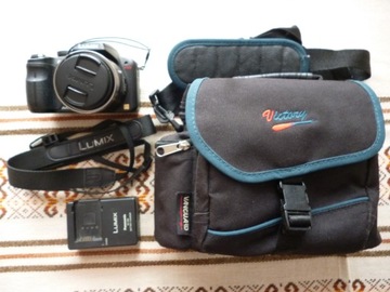 Panasonic Lumix DMC-FZ-100 w bardzo dobrym stanie.