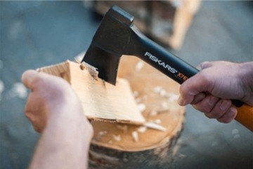 ZESTAW NARZĘDZI OGRODNICZYCH Siekiera FISKARS X7 XS mała + OSTRZAŁKA