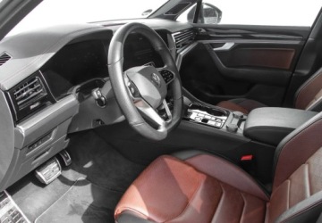 Volkswagen Touareg III SUV 3.0 V6 SCR TDI 286KM 2023 Volkswagen Touareg 3.0 286KM V6 TDI 4Motion R-Line Dach panoramiczny Hak N, zdjęcie 9