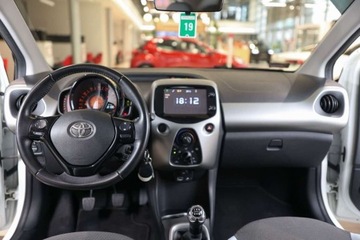 Toyota Aygo II Hatchback 5d 1.0 VVT-i 69KM 2017 Toyota Aygo 1.0 VVT-i X-play Benzyna 69KM, zdjęcie 3