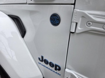 Jeep Wrangler IV Sahara Plug-In Seria 6 2.0 4xe 381KM 2023 JEEP WRANGLER Sahara High Altitude, 2.0l 4xe Plug-in-Hybrid 381KM 17,652km, zdjęcie 37