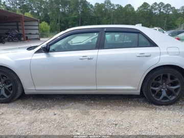 Chrysler 300C II 2021 Chrysler 300 Touring 2021 3.6l 3.6 Benzyna 292KM, zdjęcie 2