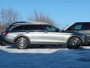 Mercedes Klasa E W213 Kombi 2.0 220d 194KM 2020 Mercedes E220d All Terrain 4m AirMatic 360° Pamięci HUD Webasto ACC Keyless
