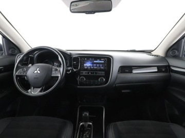 Mitsubishi Outlander III SUV Facelifting 2017 2.0 150KM 2019 Mitsubishi Outlander Diamant Edition+ Klimatronik, zdjęcie 14