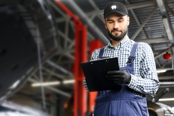 ЧЕРНАЯ ШЛЯПА С USB-СВЕТОДИОДНОЙ ПОДСВЕТКОЙ