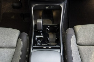 Volvo XC40 Crossover Facelifting 2.0 B3 163KM 2025 Volvo XC 40 Plus Dark B3 Mild Hybrid Benzyna, zdjęcie 20