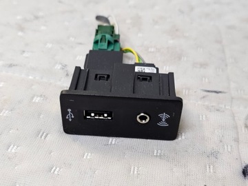 HNÍZDO PORT VSTUP USB AUX VW ARTEON PASSAT B8 GOLF VII 5G0035222E