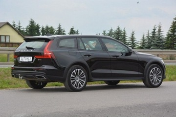 Volvo V60 II  Kombi 2.0 D4 190KM 2019 Volvo V60 Cross Country 2.0D D4 nawi 4x4 automat, zdjęcie 6