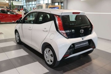 Toyota Aygo II Hatchback 5d 1.0 VVT-i 69KM 2017 Toyota Aygo 1.0 VVT-i X-play Benzyna 69KM, zdjęcie 2