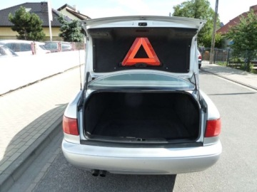 Audi A8 D2 Sedan 3.7 230KM 1996 Audi A8 AUTOMATSKORYKLIMATYZACJAXENONY 3.7 Benzyna 230KM, zdjęcie 16