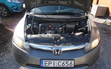 Honda Civic VIII Sedan 1.8 i-VTEC 140KM 2006 Honda Civic 2006r, 1.8 Benzyna, Delikatnie uszkodzony przod i tyl. Jezdzi., zdjęcie 4