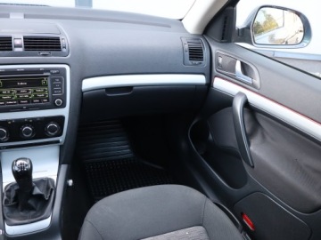 Skoda Octavia II Hatchback Facelifting 1.2 TSI 105KM 2010 Skoda Octavia 1.2 TSI, Salon Polska, Klima, zdjęcie 7