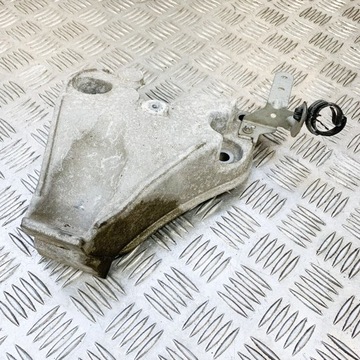 BMW 2 F22 F23 2014 LEVÝ STRANA UCHYCENÍ / DRŽÁKY MOTORU