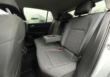 Volkswagen Golf VII Hatchback 5d Facelifting 1.5 TSI BMT 130KM 2020 Volkswagen Golf Life Pakiety, ACC, ergoActive z masazem, Kamera, Indukcja, zdjęcie 17