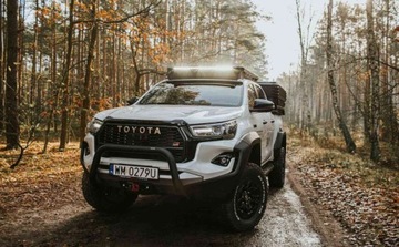 Toyota Hilux VIII Podwójna kabina Facelifting 2024 2.8 D-4D 204KM 2025 Toyota Hilux Zawieszenie Old Man Emu Wyciagarka Warn Oswietlenie Lazer N, zdjęcie 12