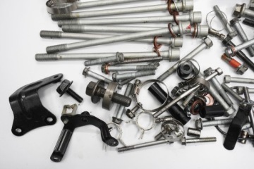 KAWASAKI Z1000 14-19 КОМПЛЕКТ БОЛТОВ КРЕПЛЕНИЯ ДВИГАТЕЛЯ