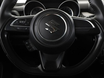 Suzuki Swift VI Hatchback 1.2 DualJet 90KM 2018 Suzuki Swift grzane fotele klima, zdjęcie 20