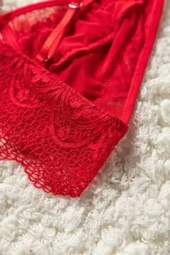 Комплект бюстгальтера-стрингов с высокой талией, кружево, M