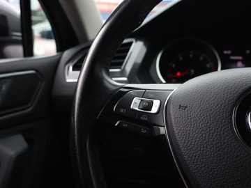 Volkswagen Tiguan Allspace SUV 1.4 TSI ACT 150KM 2018 VW Tiguan Allspace 1.4 TSI, Salon Polska, zdjęcie 19