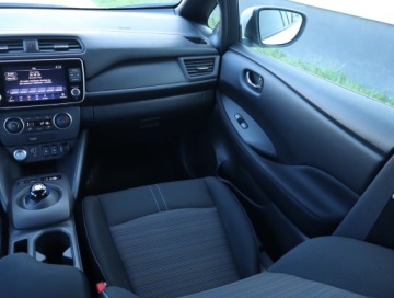 Nissan Leaf II Hatchback Elektryczny 40kWh 150KM 2022 Nissan Leaf 40 kWh, SoH 93%, Salon Polska, zdjęcie 7