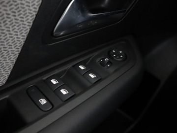 Citroen C4 III SUV 1.2 PureTech 130KM 2024 Citroen C4 full LED virtual cocpit kamera i, zdjęcie 34