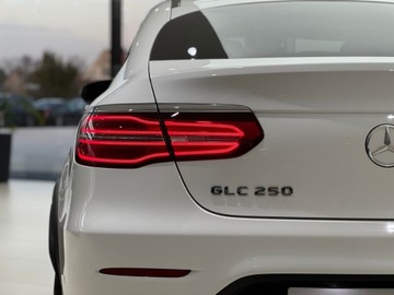 Mercedes GLC C253 SUV 2.0 250 211KM 2019 Mercedes-Benz GLC 250 4-Matic AMG Line / Burmester, zdjęcie 37