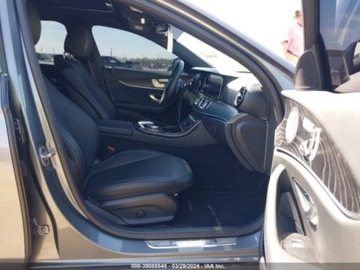 Mercedes Klasa E W213 2019 Mercedes-Benz Klasa E 2019 Mercedes-Benz E-Class E 300 RWD Sedan 2.0 241KM, zdjęcie 6