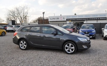 Opel Astra J Sports Tourer 1.4 Turbo ECOTEC 140KM 2012 Opel Astra 1.4 150 JAHRE Benzyna Tempomat Cz. parkowania Klimatyzacja 1.4, zdjęcie 4