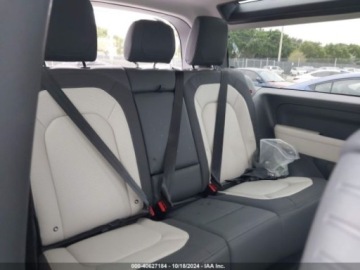 Land Rover Defender IV (L663) 2024 Land Rover Defender p400 x-dynamic se, 2024r., 4x4, 3.0L 3.0 Benzyna 395KM, zdjęcie 9