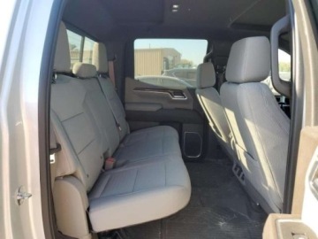 Chevrolet Silverado II 2022 Chevrolet Silverado 2022, 5.3L, 4x4, K1500 LT, po gradobiciu 5.3 Benzyna, zdjęcie 8