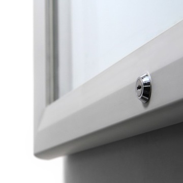 Zamykana gablota zewnętrzna podświetlana 15 x A4