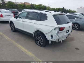 Volkswagen Tiguan II 2020 Volkswagen Tiguan 2020r., 4x4, 2.0L 2.0 Benzyna 184KM, zdjęcie 3