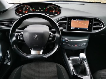 Peugeot 308 II SW Facelifting 1.2 PureTech 110KM 2018 PEUGEOT 308 SW II 1.2 Benzyna 110KM, Manual, Active, SW, zdjęcie 10
