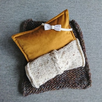 ГОРЧИЧНАЯ БАРХАТНАЯ ПОДУШКА ДЛЯ ФОТОСЕССИИ