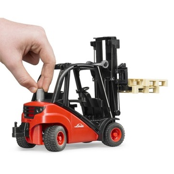 Bruder 02511 Вилочный погрузчик Linde + 2 поддона