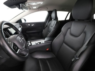 Volvo V60 II  Kombi Facelifting 2.0 B4 197KM 2023 Volvo V60 FV23% B4 Plus Dark automat mHEV skóra, zdjęcie 12