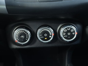 Mitsubishi Outlander II 2.0 MIVEC 147KM 2011 Mitsubishi Outlander 2.0, Salon Polska, zdjęcie 12