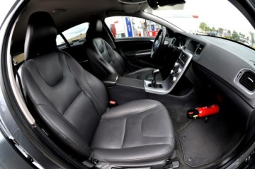 Volvo V60 I Kombi Facelifting 2.0 D2 DRIVE-E 120KM 2017 Volvo V60 LiFT 2,0 Disel Ledy Skóra City Navi, zdjęcie 19