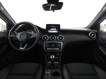 Mercedes Klasa A W176 Hatchback 5d Facelifting 180 122KM 2016 Mercedes A 180 full LED navi grzane fotele, zdjęcie 14