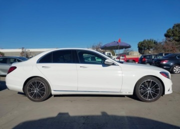 Mercedes Klasa C W206 Limuzyna 2.0 300 258KM 2021 Mercedes-Benz Klasa C MERCEDES-BENZ C 300 SEDAN 2.0 Benzyna 259KM, zdjęcie 1