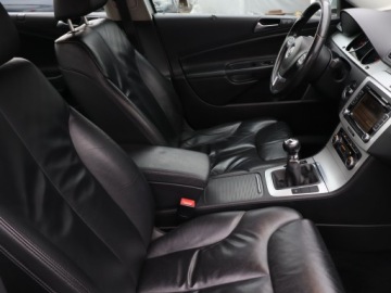 Volkswagen Passat B6 Sedan 1.8 TSI 160KM 2009 VW Passat 1.8 TSI, Salon Polska, Xenon, Klima, zdjęcie 8