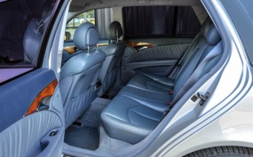 Mercedes Klasa E W211 Kombi S211 3.5 4Matic 272KM 2005 Mercedes-Benz Klasa E 3,5 (272KM) 4-Matic 3.5 Benzyna 272KM, zdjęcie 7